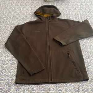 Mammut jacket .  nice preowned condition. 92% polyester 8% polyurethane Medium